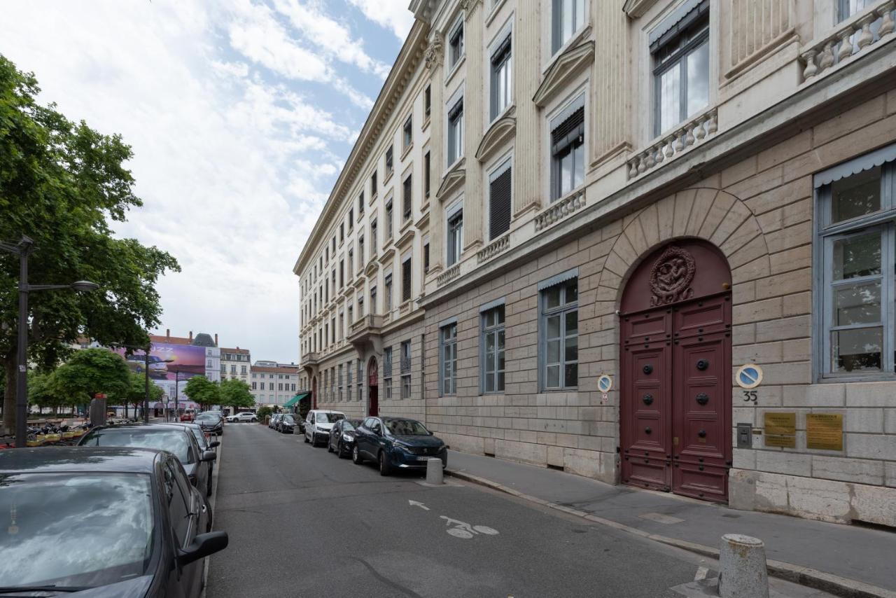 Le Pompadour - Magnifique T2 Place Bellecour 4Eme Etage Sans Ascenseur - 4Th Floor No Elevator リヨン エクステリア 写真